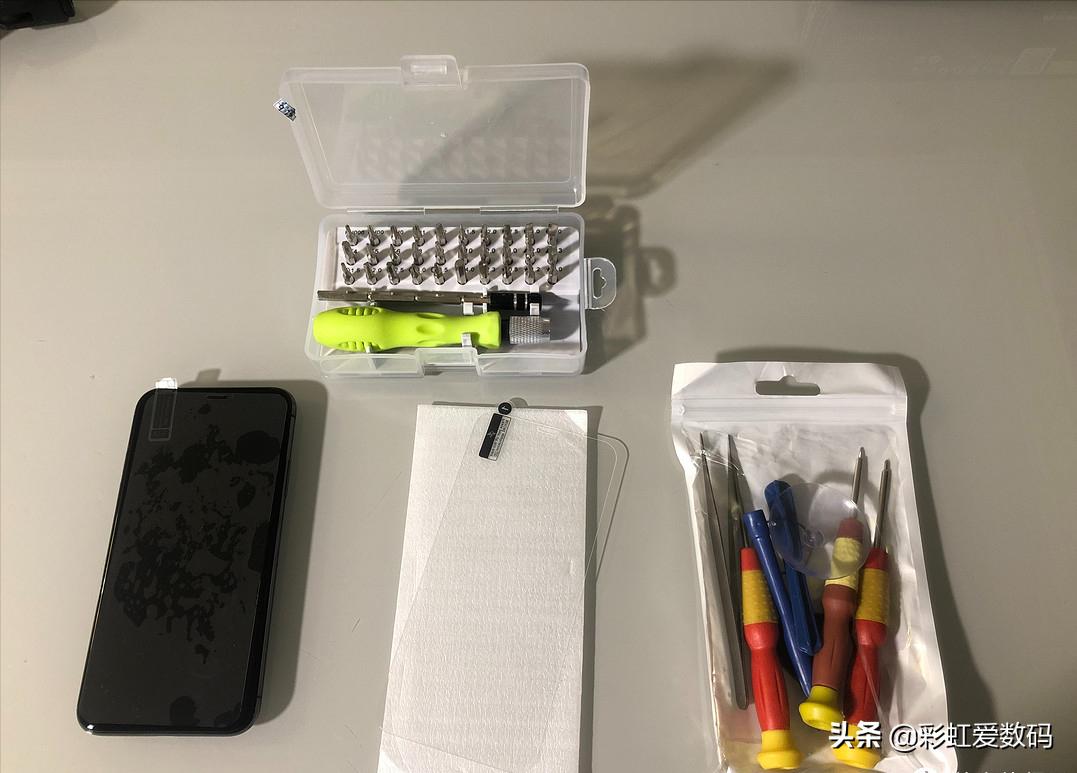 手机屏幕为啥会漏液?坏了需要去维修店吗?个人换屏经验分享