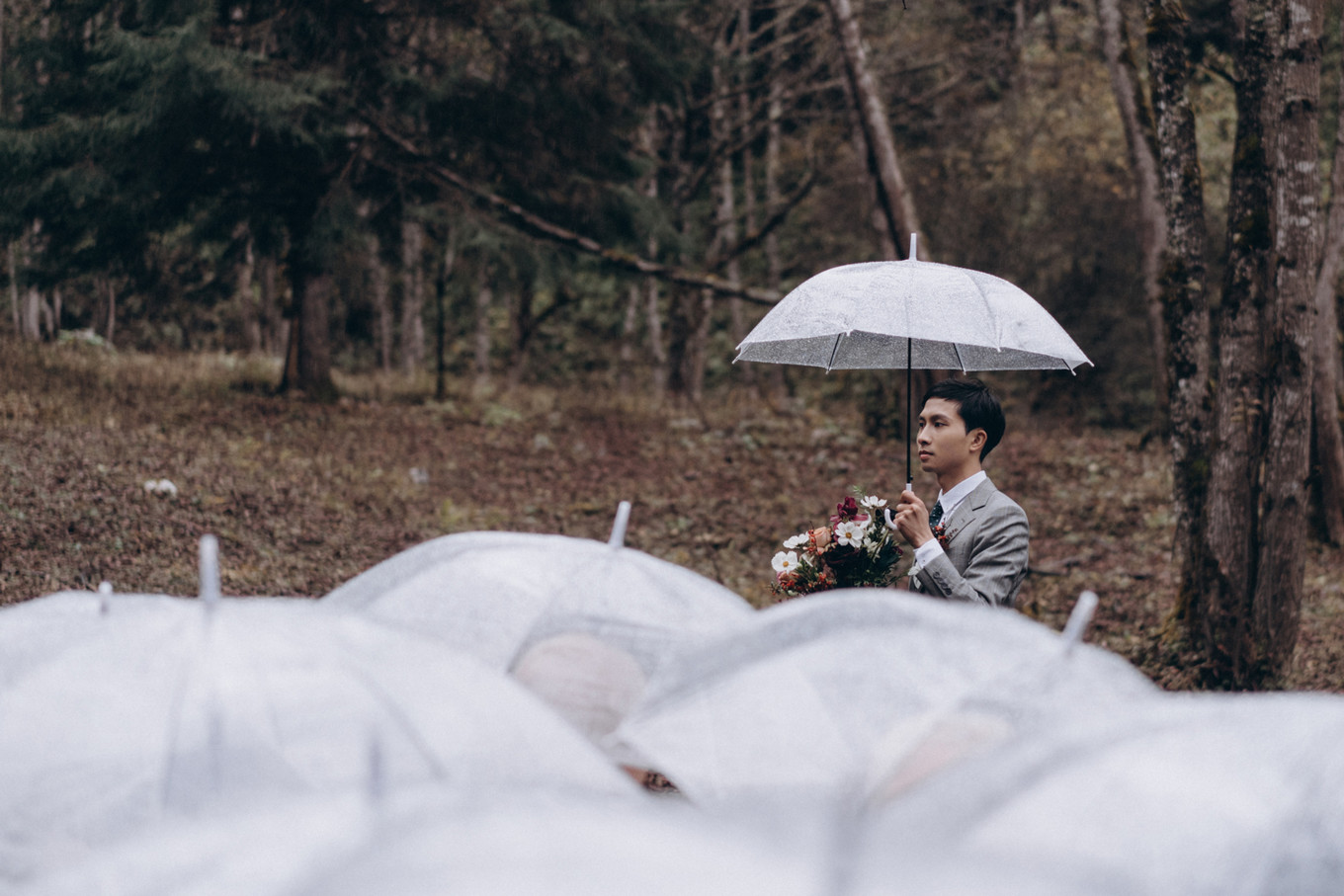 我们带上婚纱，去与世隔绝的山中办了一场绝世婚礼