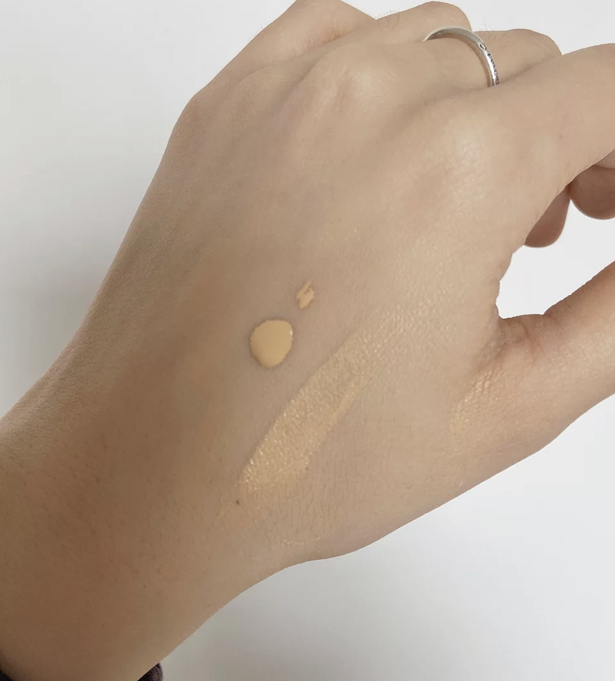 干皮粉底液排名第一名平价,干黄皮适合兰蔻哪个粉底