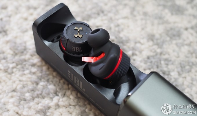JBLUAFLASH运动耳机,jbl蓝牙运动耳机使用方法