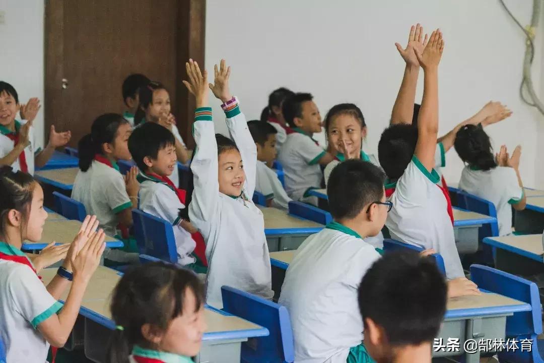 校园足球微课公开课,足球普及课大班