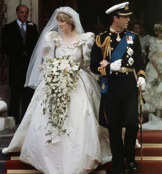 她是永远的“英伦玫瑰”，赢得了全英国的尊重，却输给情敌卡米拉