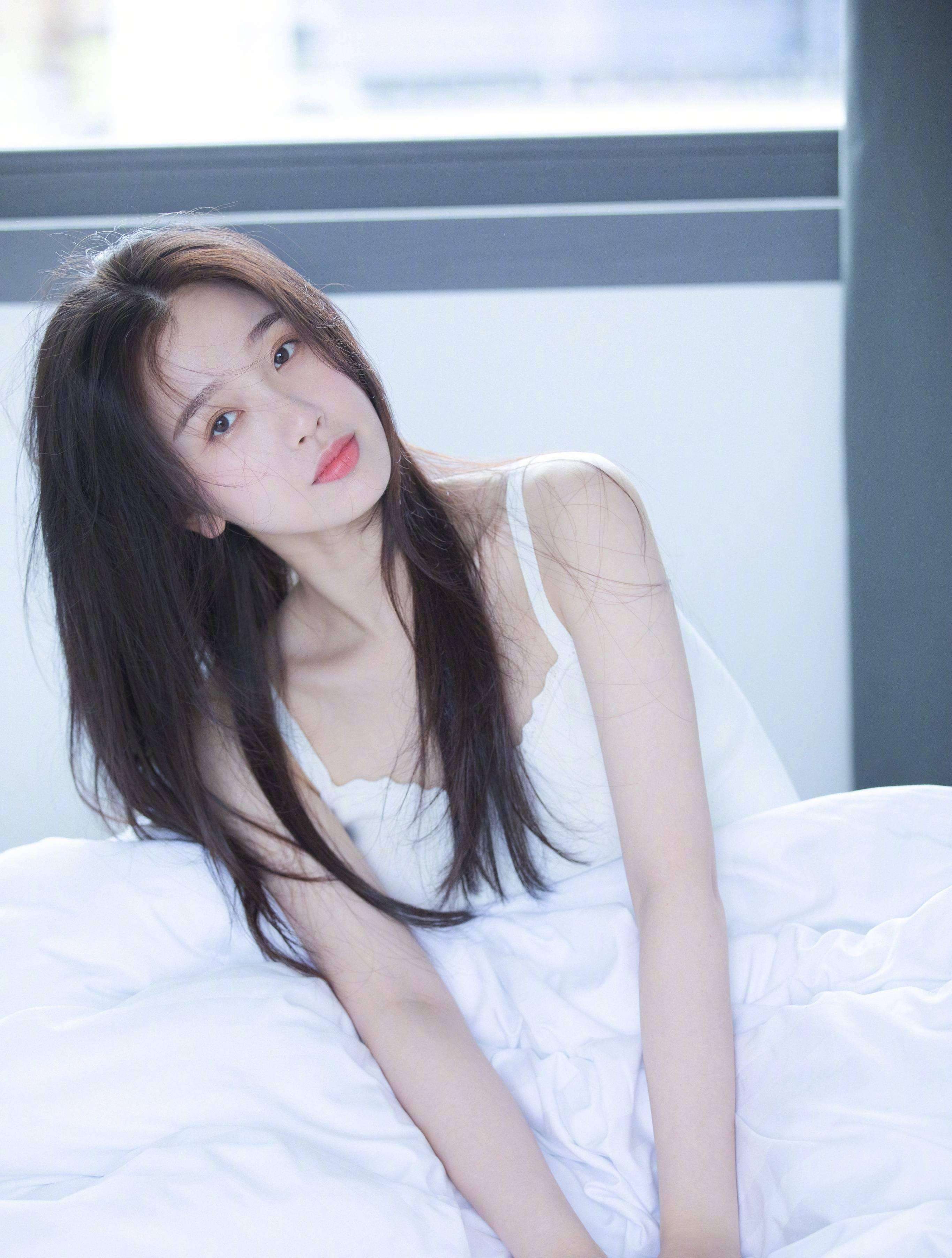 虞书欣纯欲风穿搭,虞书欣新造型粉色衣服头发怎么弄