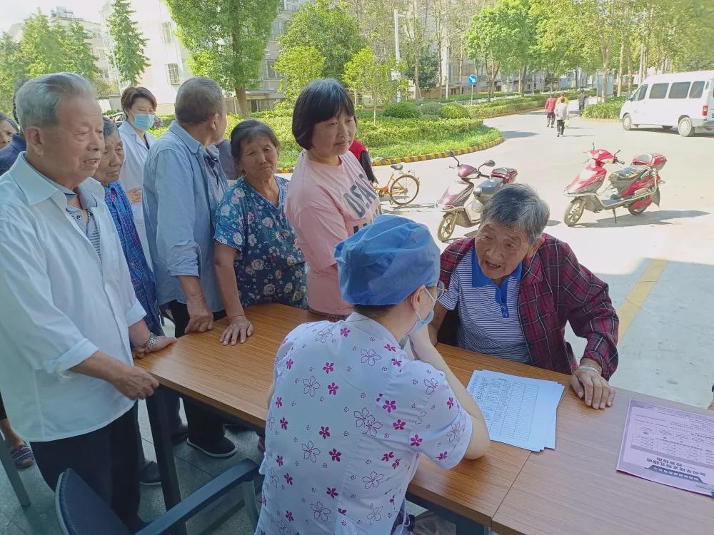 我为群众办实事社区环境靓起来,我为群众办实事与乡村振兴相结合