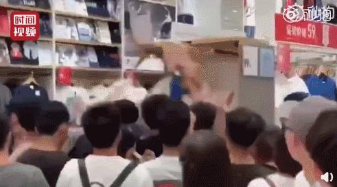 别跟了时尚丢了体面！3秒被抢光的优衣库，让无数人的素质掉一地