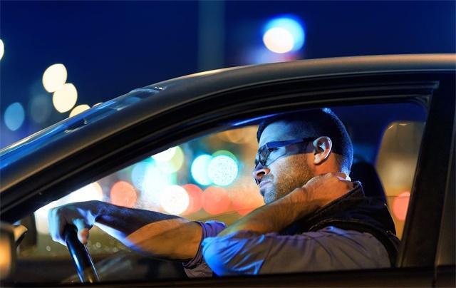 开车时间长肩膀酸疼是怎么缓解,开车肩膀酸怎么缓解