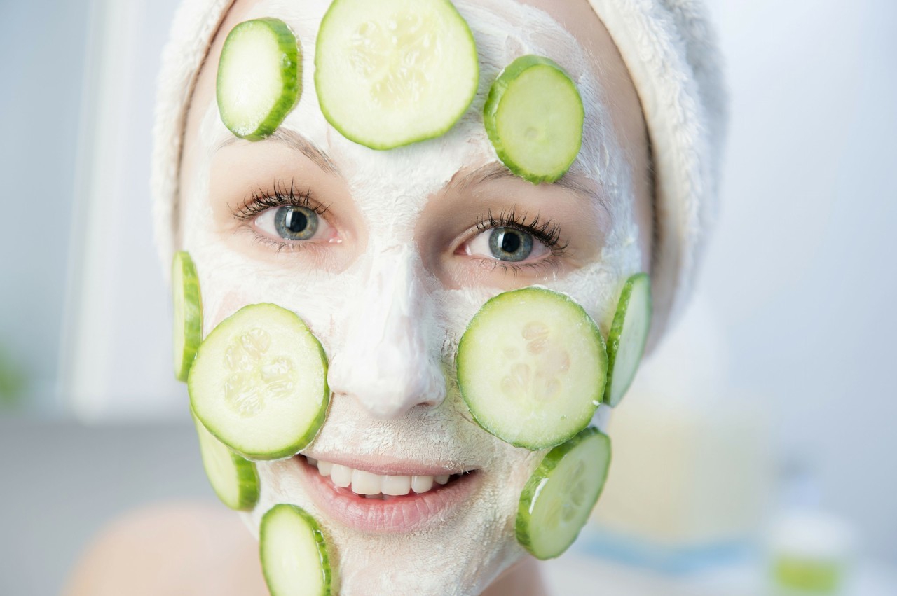 眼睛下面长了很多小点点是什么原因？皮肤出现很多小红点？