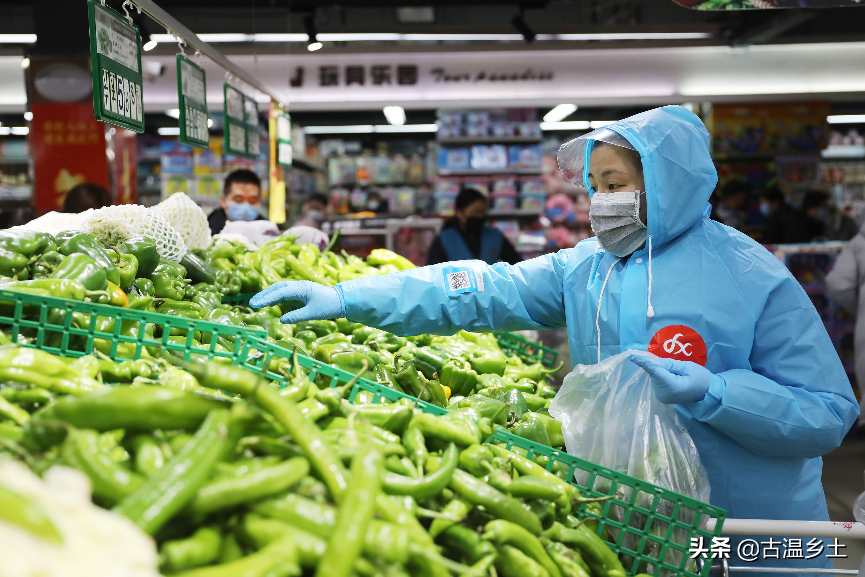 暖心战疫致敬一线,战疫一线的日夜坚守