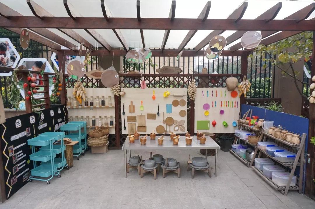 小小足球运动员=未来男神~|走进成都市第十二幼儿园蓝光分园