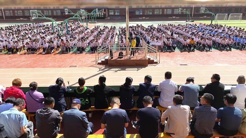 榆中县恩玲中学2020年毕业合影,榆中县恩玲中学毕业照