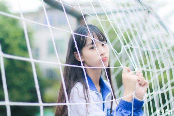 秋季校园人像拍照姿势,校园风拍照姿势大全