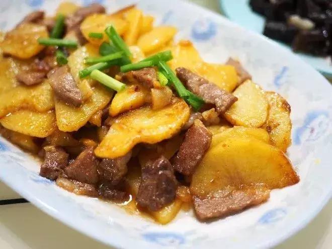 土豆在裤子上涂一下，解决了家家户户的大难题，太实用了