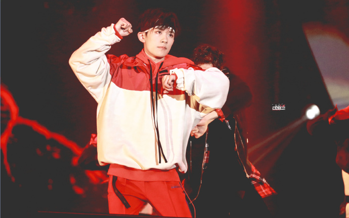 大家对易烊千玺的评价一段话,易烊千玺人物评价简洁