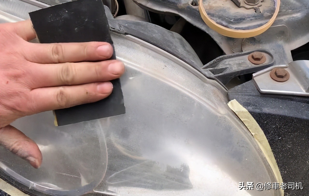 大灯发黄修复能用化油器清洗剂吗,汽车大灯灯壳发黄最好的办法修复