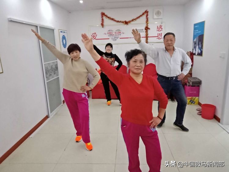 海州体育馆一路同行健步队,连云港微马海州健步队