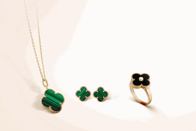 梵克雅宝的四叶草项链，刘嘉玲关晓彤刘涛20岁到50岁都爱佩戴它