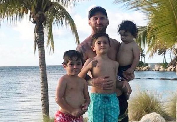 梅西儿子蒂亚戈秀球技,蒂亚戈梅西足球视频