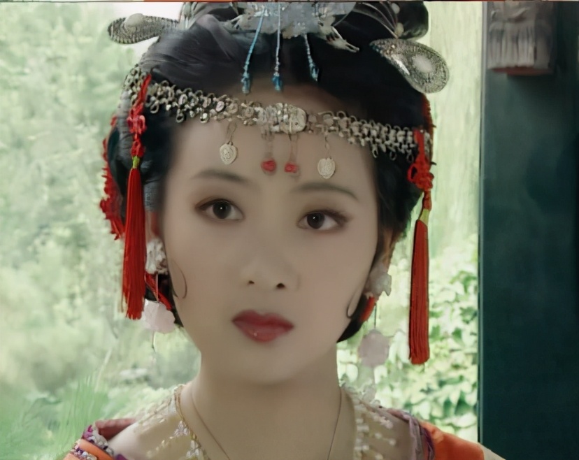 比较火的女明星发型搭配,女明星造型心机发型