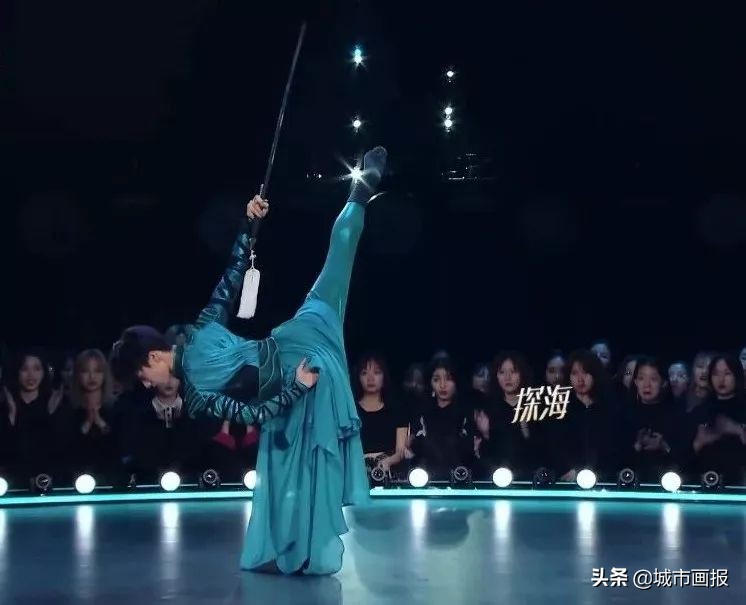 那些热衷battle的年轻人，怎么开始绷脚背了？