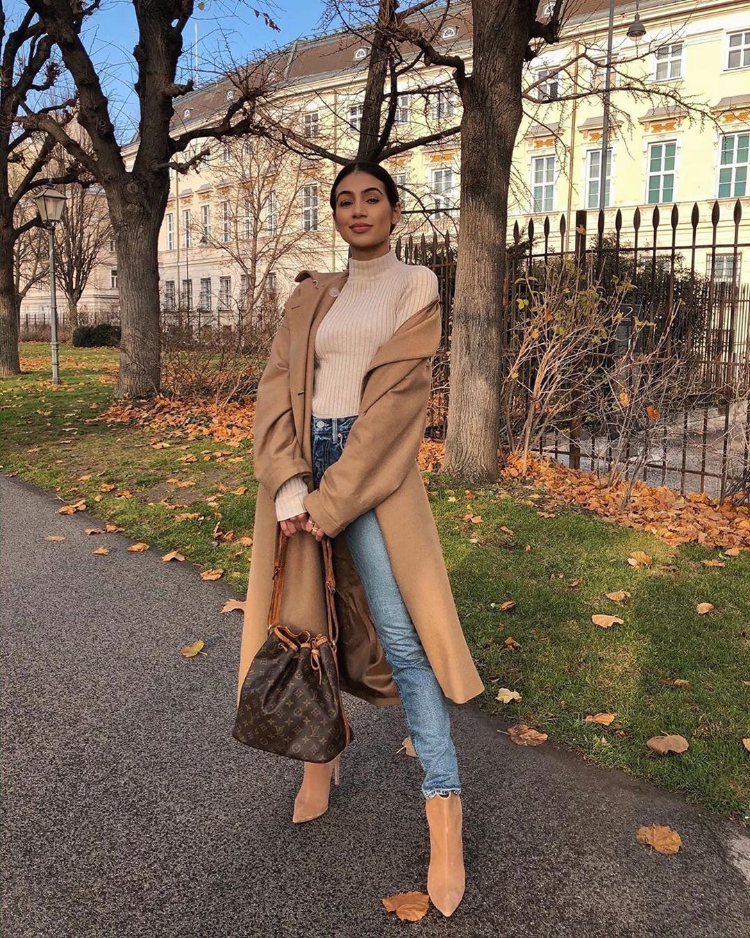 梨形腿短小个子穿什么样裤子显瘦,小个子穿的不要弹力的喇叭裤