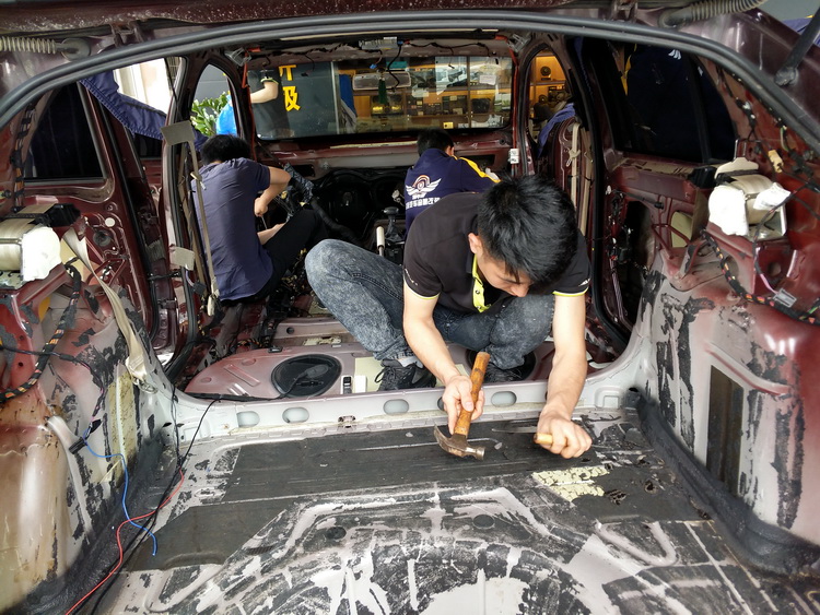 尽除异味厦门靓车港斯柯达昊锐汽车隔音改装大白鲨