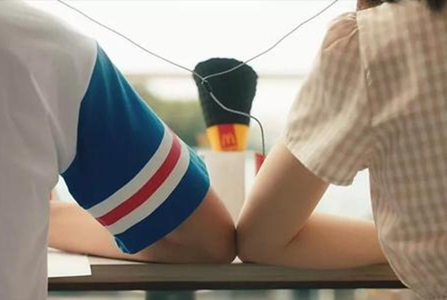 11岁闺女身上被“种草莓”，母亲一再逼问，孩子回答惹家人担忧