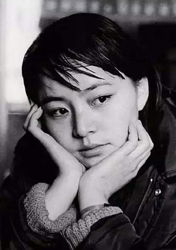 五次恋爱，三段婚姻，从演员到母亲，宋丹丹用微笑面对苦乐人生