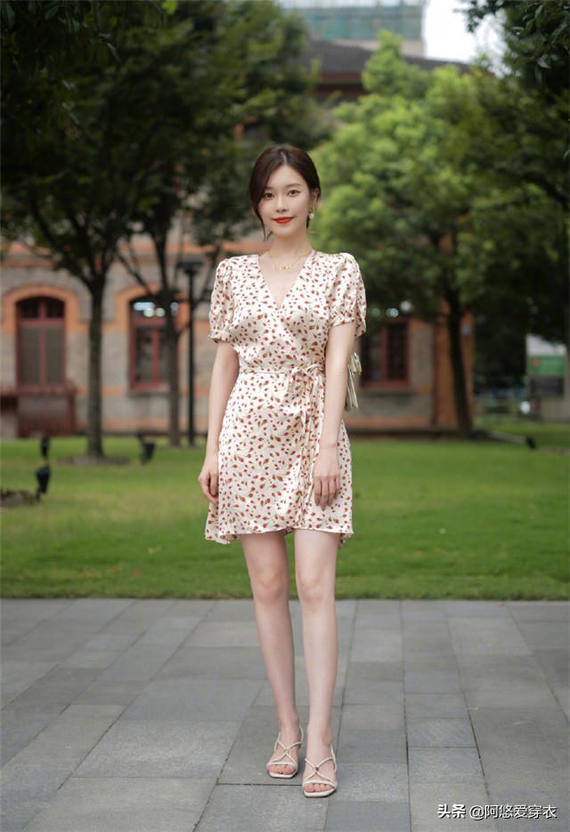 碎花连衣裙有哪些风格,碎花连衣裙显得土