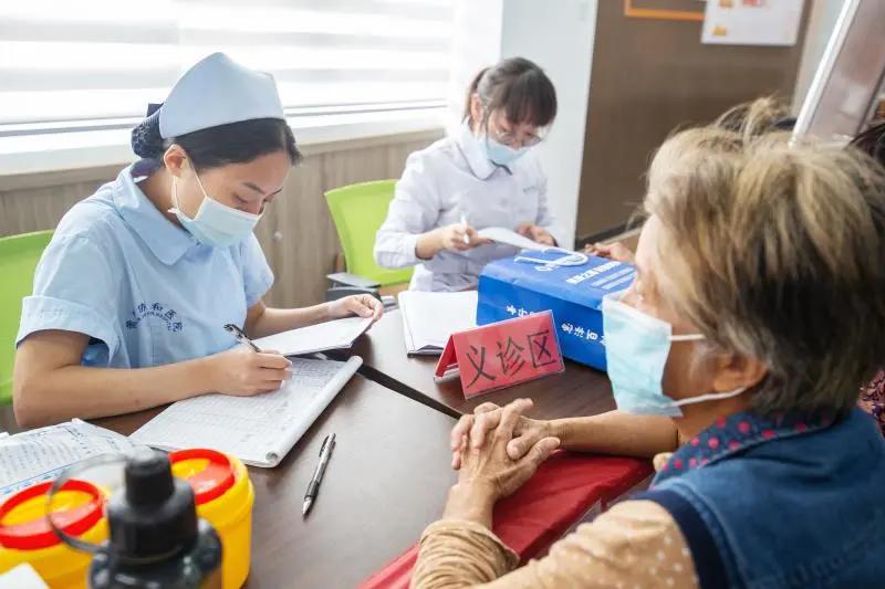 莆田市妇联举办邻里有“她”·“爱在夕阳”金婚、钻石婚纪念活动