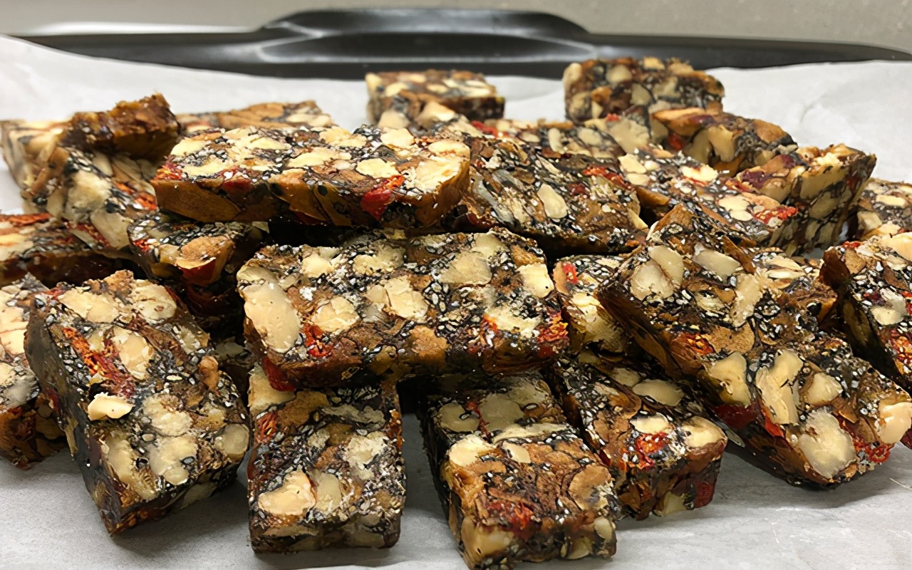 详细芝麻枸杞红枣核桃糕制作视频,纯手工芝麻核桃红枣枸杞糕