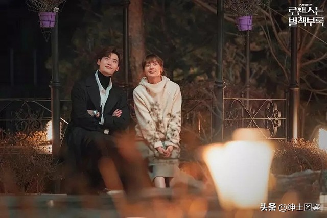 韩剧李钟硕穿搭高领,李钟硕黑色高领毛衣