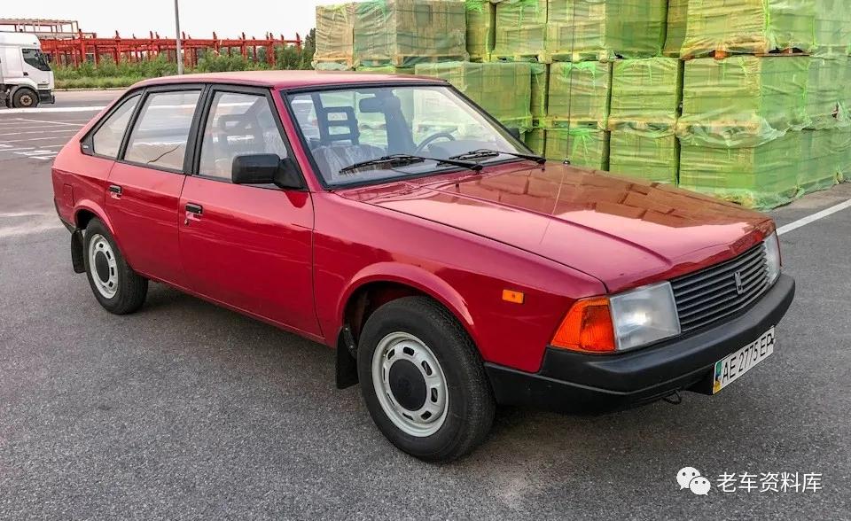 一辆几乎全新的樱桃红“东欧四大破”