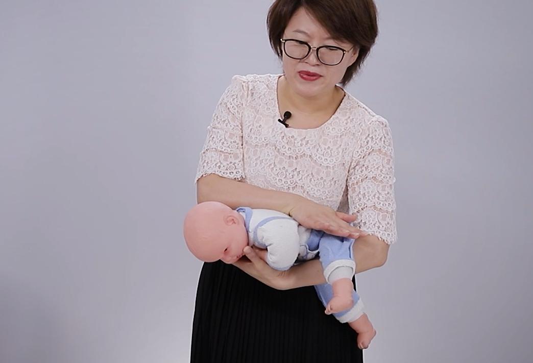 宝宝肠胀气的时候可以做的排气操,宝宝肠胀气怎么做排气操