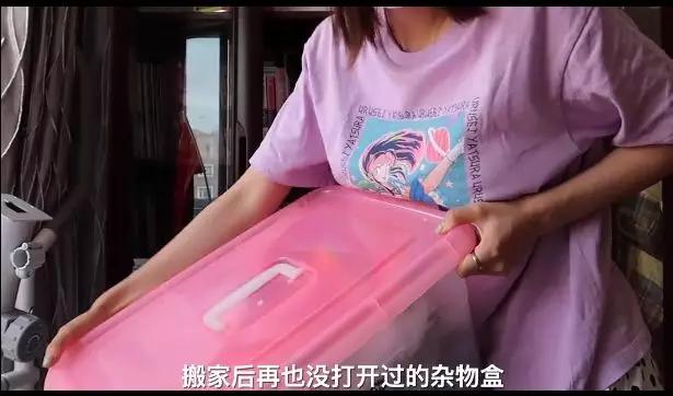 28岁郑爽卧室曝光引热议：“性冷淡”的人生，真的很爽