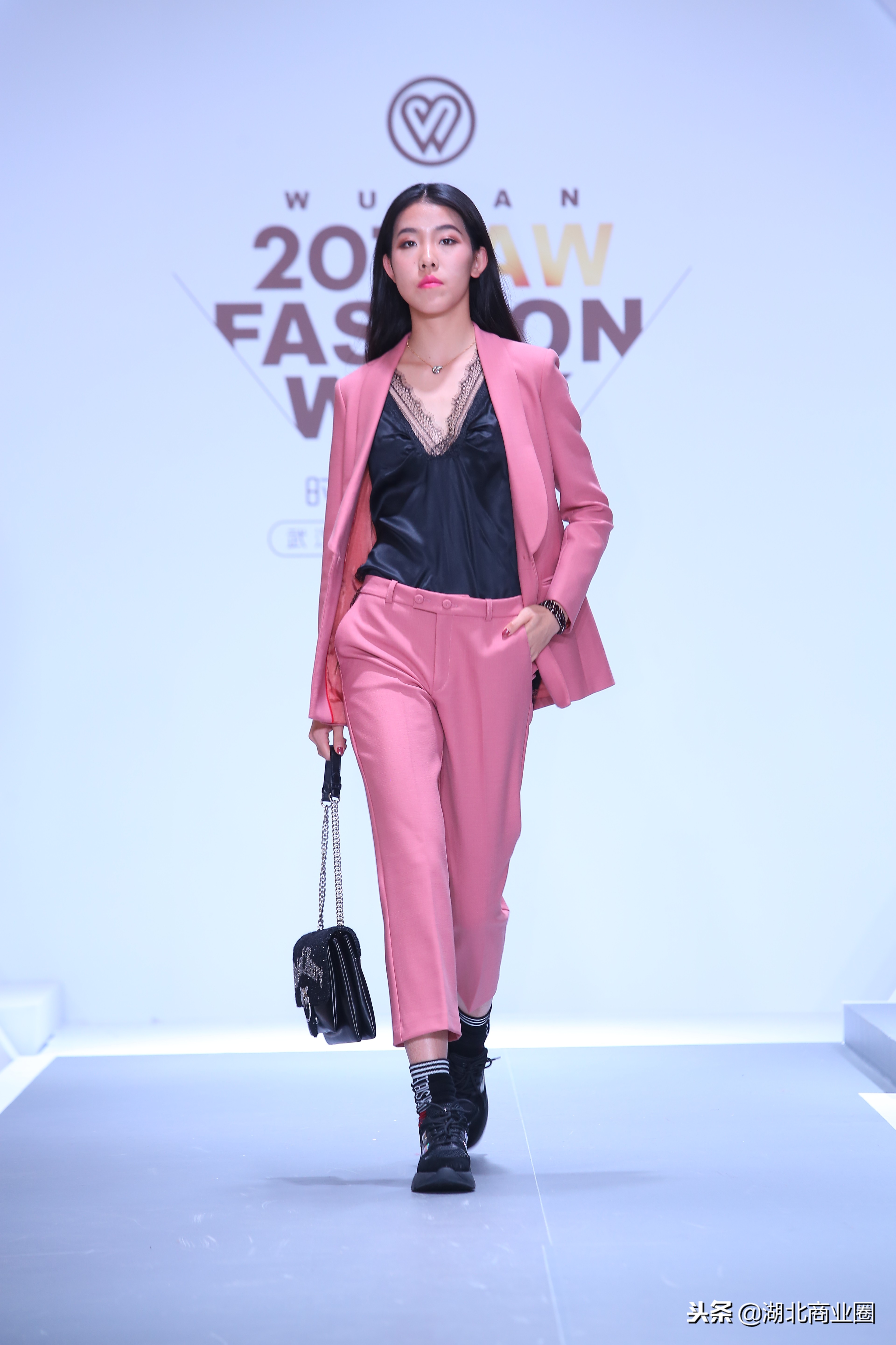 2015武汉国际时装周完美收官,武汉时装周闭幕传统服饰