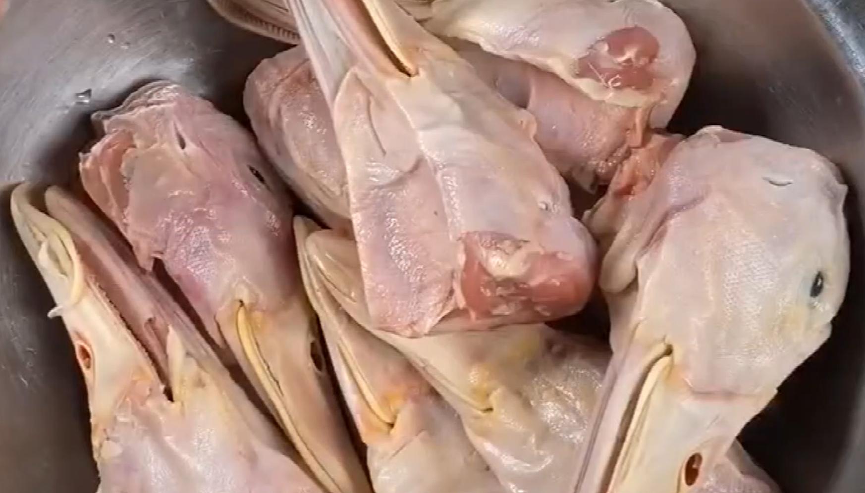 卤水鸭头怎么卤才好吃,简单卤水鸭头做法