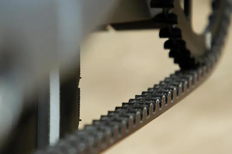 与英国蓝铃自行车其名的荷兰蹬羚自行车，出品第一台电动自行车