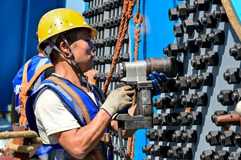 为了这两条公路，11万人开进“世界屋脊”，3千多名英烈捐躯！中国为什么总能创造奇迹