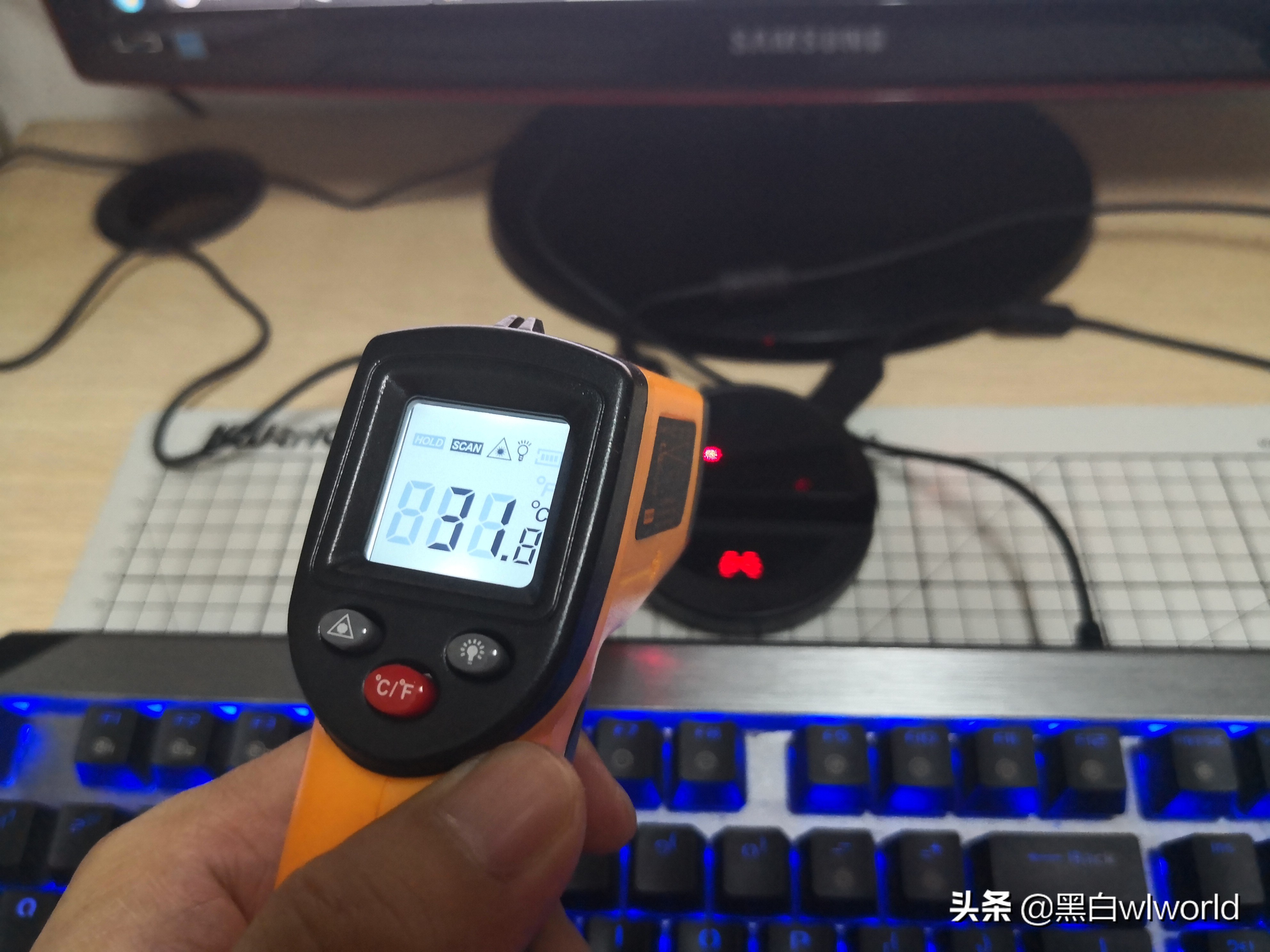 黑匣子助你在和平精英吃鸡如虎添翼，北通E1手游键鼠转换器