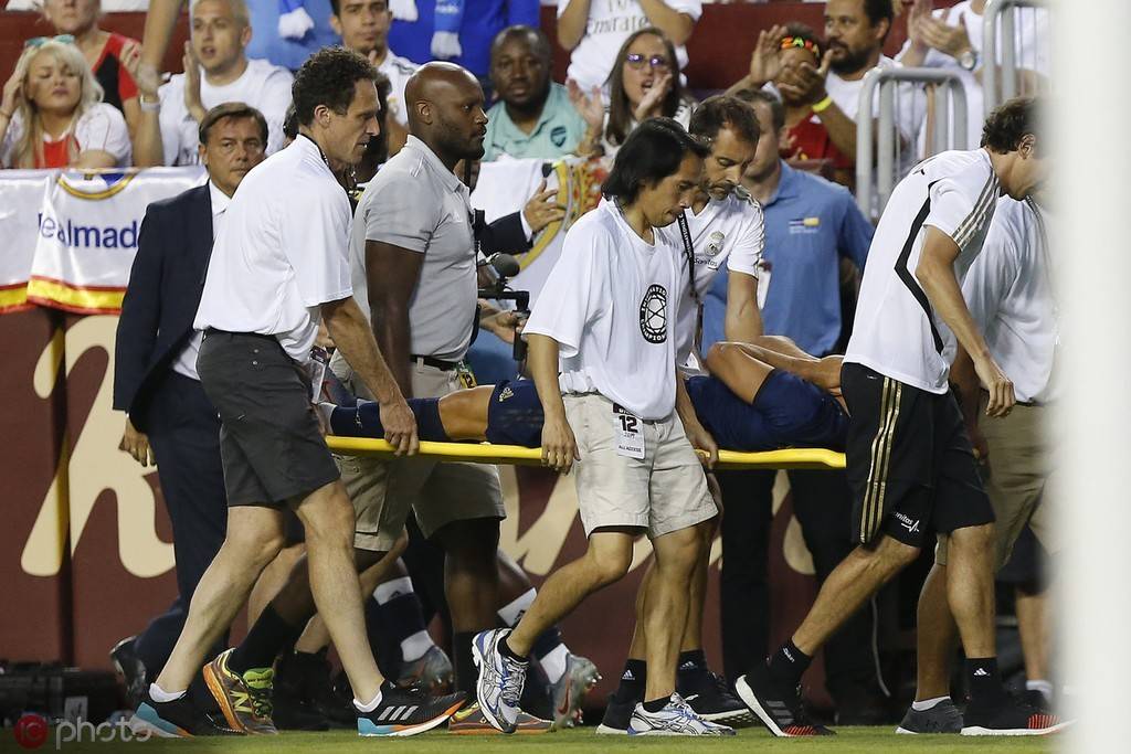 足球十字韧带断裂对运动员的影响,十字韧带受伤的足球运动员们