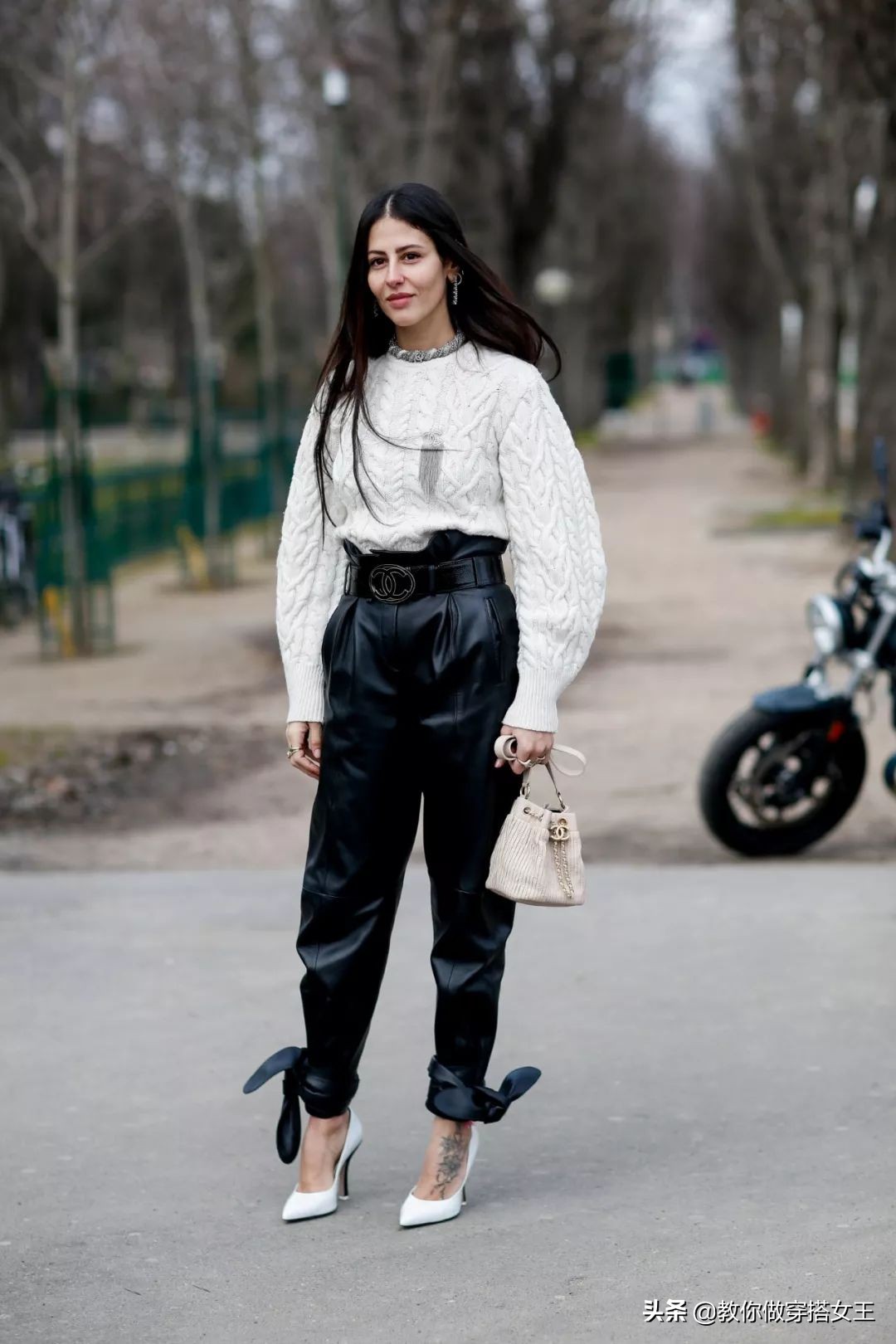 小时候嫌弃的灯芯绒,四字弟弟这样穿也太酷了