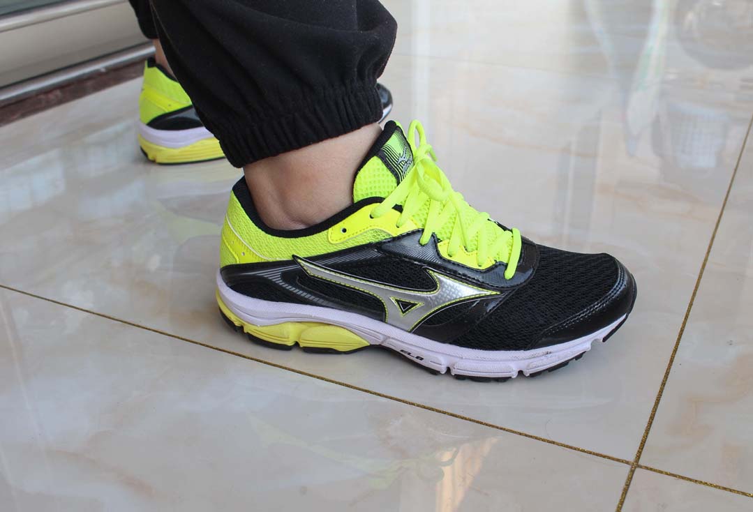 跑鞋入门推荐400元左右耐穿,适合跑步新手入手的跑鞋经济实惠