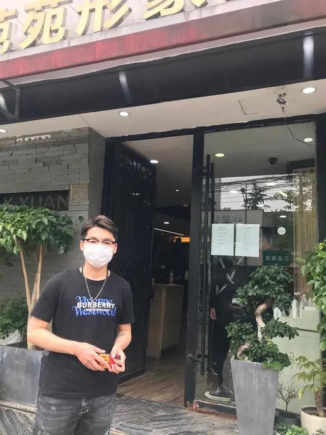 团过1.3吨鸡蛋、3吨大米还买空蹄膀店,杭州这个小区群太火爆!大牌都抢着入群
