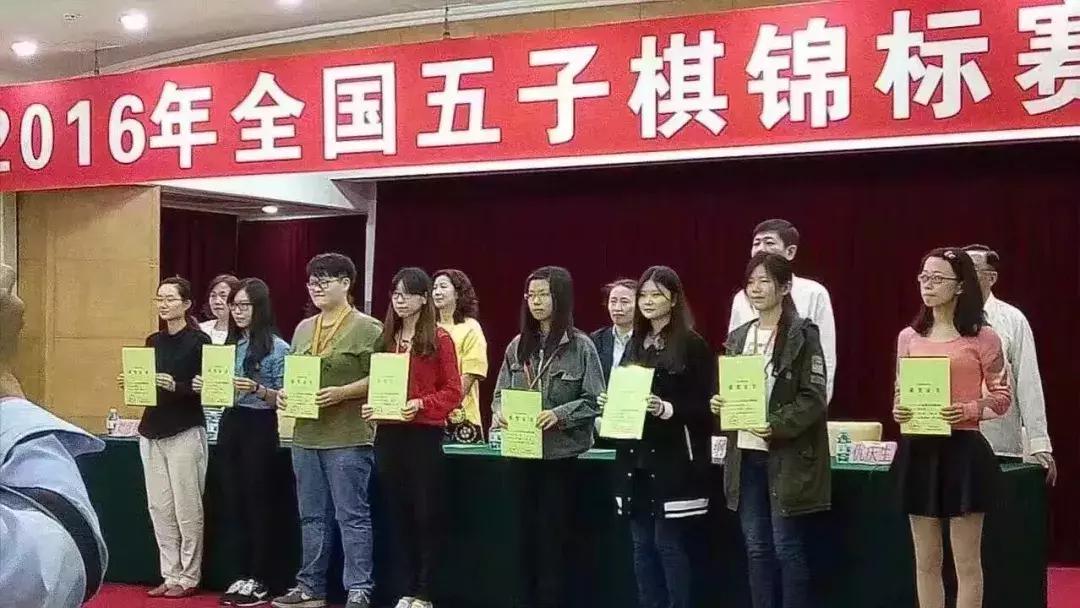 世界女子比赛冠军视频,世界大赛中第一位女冠军