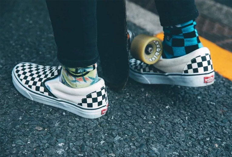 vans鞋内磨烂,vans鞋后跟磨脚怎么办