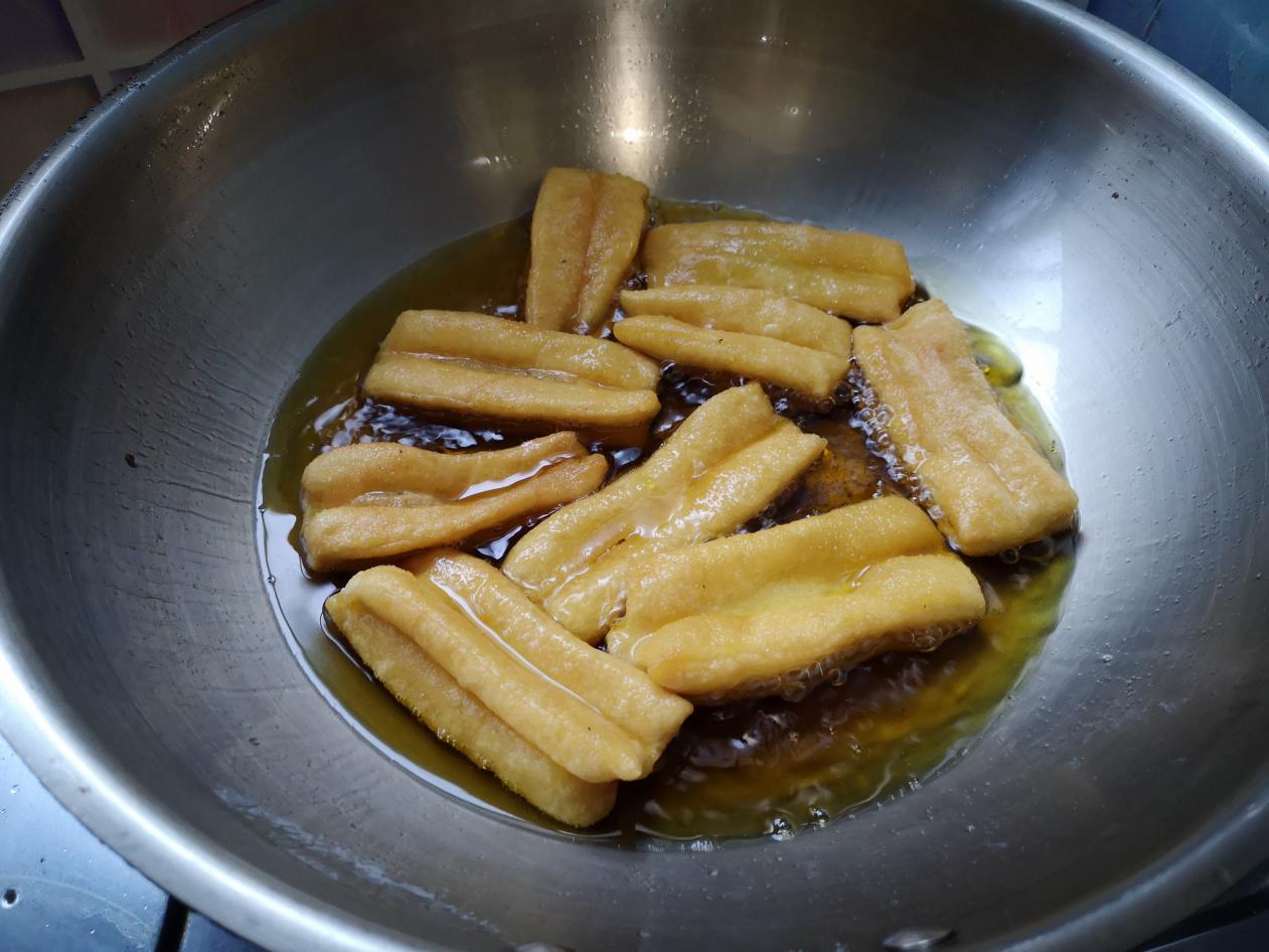 在家炸油条总是很硬？按照这个配方来，油条酥脆比卖的还要香