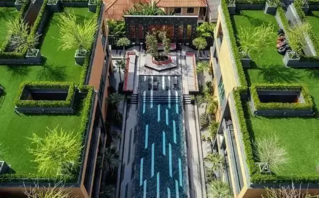 卡马拉海滩周边的度假村,卡马拉海湾全景