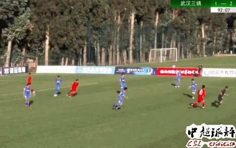 中国足球再现超奇葩1幕：国青队长记错自己黄牌数被罚出场