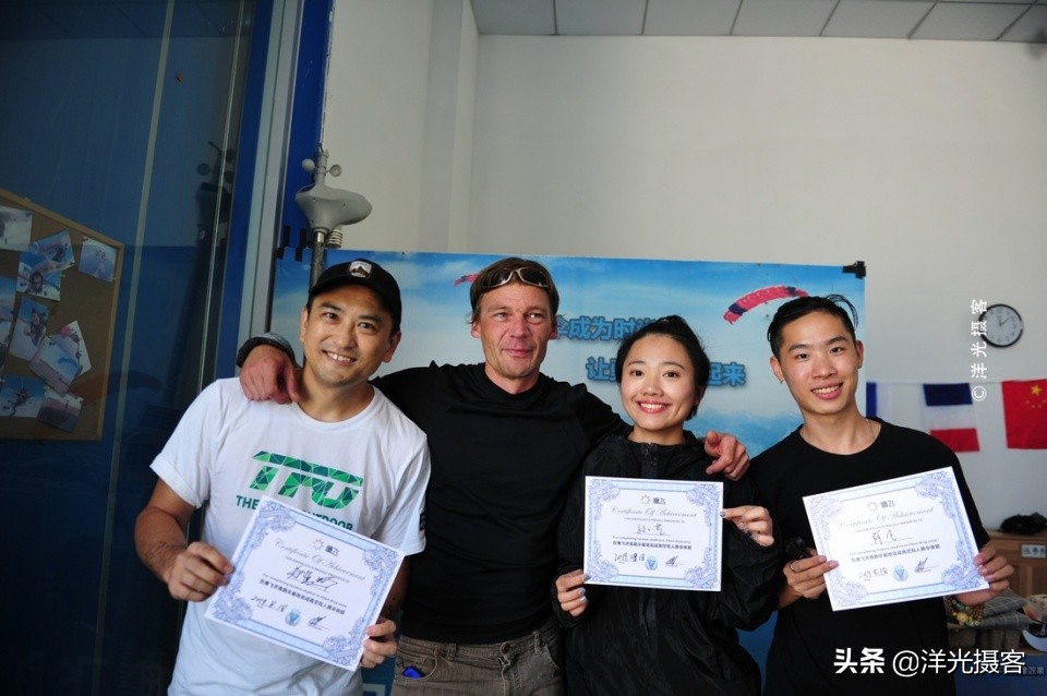 打卡在4000米高空,风靡世界的高空跳伞,悄然改变国人的度假方式