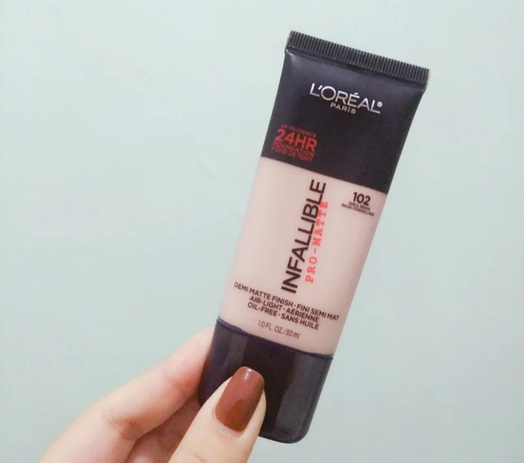 给大家推荐两款非常好用的粉底液,给大家推荐一款非常好用的粉底液